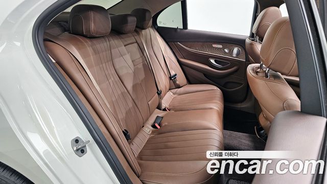 MERCEDES E-Classe W213 E300 4MATIC Exclusive 2020 - photo 12 - Import Corée du Sud | International Cars