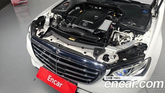 MERCEDES E-Classe W213 E300 4MATIC Exclusive 2020 - photo 6 - Import Corée du Sud | International Cars