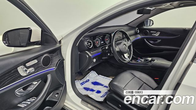 MERCEDES E-Classe W213 E220d Avantgarde 2017 - photo 10 - Import Corée du Sud | International Cars