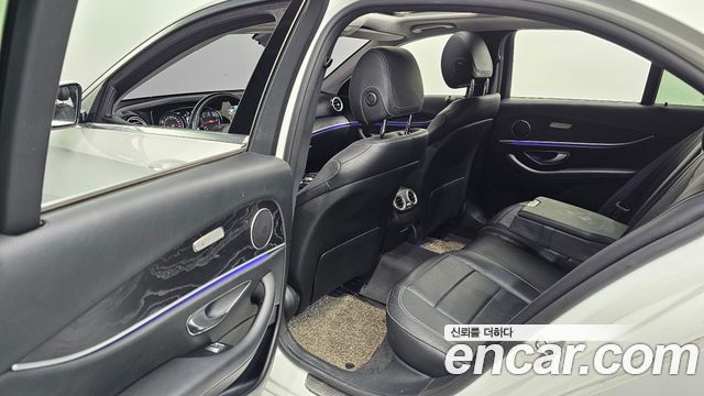 MERCEDES E-Classe W213 E220d Avantgarde 2017 - photo 11 - Import Corée du Sud | International Cars