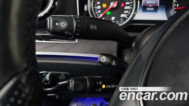 MERCEDES E-Classe W213 E220d Avantgarde 2017 - photo 14 - Import Corée du Sud | International Cars