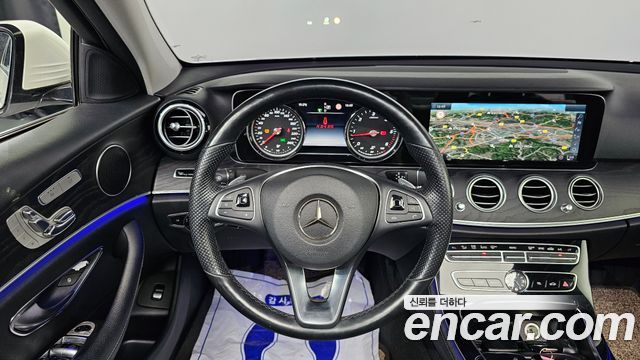 MERCEDES E-Classe W213 E220d Avantgarde 2017 - photo 15 - Import Corée du Sud | International Cars