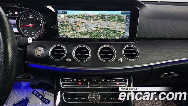 MERCEDES E-Classe W213 E220d Avantgarde 2017 - photo 16 - Import Corée du Sud | International Cars