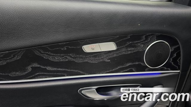 MERCEDES E-Classe W213 E220d Avantgarde 2017 - photo 18 - Import Corée du Sud | International Cars