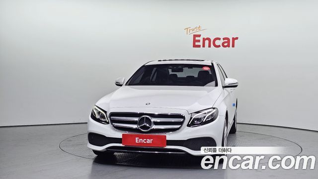 MERCEDES E-Classe W213 E220d Avantgarde 2017 - photo 3 - Import Corée du Sud | International Cars