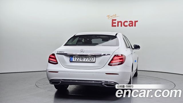 MERCEDES E-Classe W213 E220d Avantgarde 2017 - photo 4 - Import Corée du Sud | International Cars