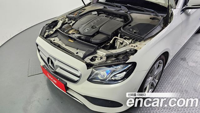 MERCEDES E-Classe W213 E220d Avantgarde 2017 - photo 6 - Import Corée du Sud | International Cars