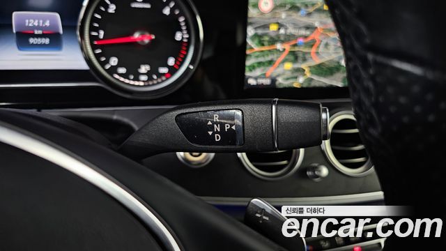 MERCEDES E-Classe W213 E220d Avantgarde 2017 - photo 9 - Import Corée du Sud | International Cars