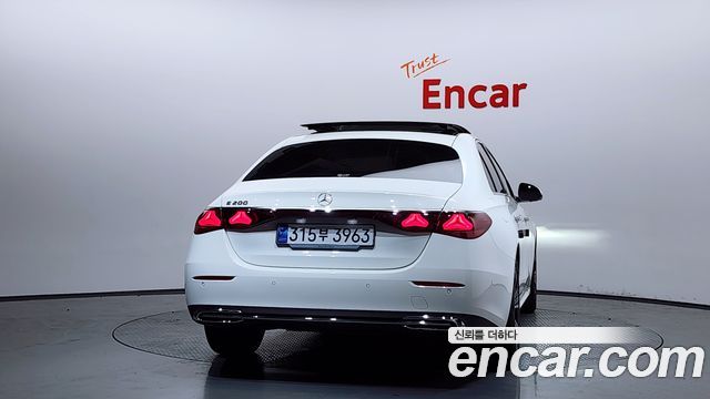 MERCEDES E-Classe W214 E200 Avantgarde 2024 - photo 4 - Import Corée du Sud | International Cars
