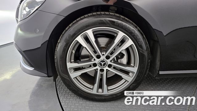 MERCEDES E-Classe W213 E250 Avantgarde 2023 - photo 5 - Import Corée du Sud | International Cars