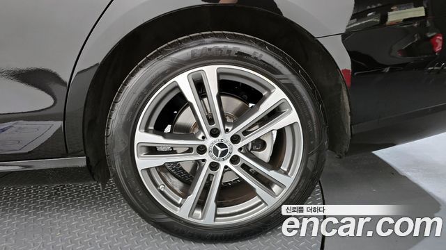 MERCEDES E-Classe W213 E250 Avantgarde 2023 - photo 7 - Import Corée du Sud | International Cars