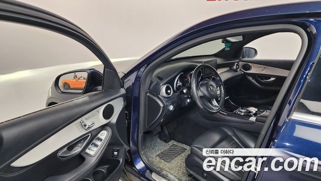 MERCEDES GLC-Classe X253 GLC220 d 4MATIC Premium Coupé 2018 - photo 13 - Import Corée du Sud | International Cars