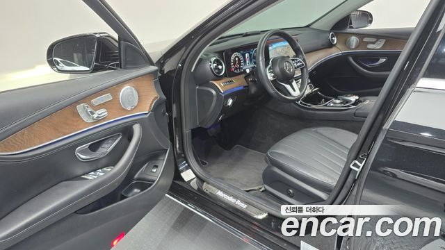 MERCEDES E-Classe W213 E300 4MATIC Exclusive 2020 - photo 13 - Import Corée du Sud | International Cars