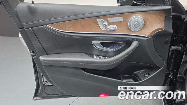 MERCEDES E-Classe W213 E300 4MATIC Exclusive 2020 - photo 14 - Import Corée du Sud | International Cars