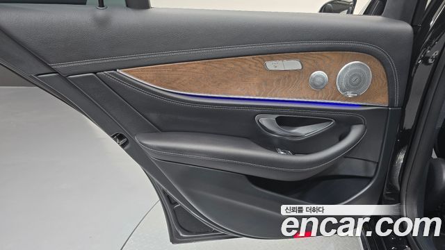 MERCEDES E-Classe W213 E300 4MATIC Exclusive 2020 - photo 15 - Import Corée du Sud | International Cars