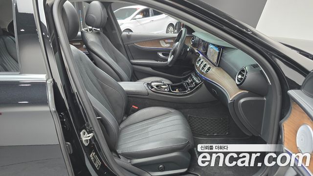 MERCEDES E-Classe W213 E300 4MATIC Exclusive 2020 - photo 16 - Import Corée du Sud | International Cars