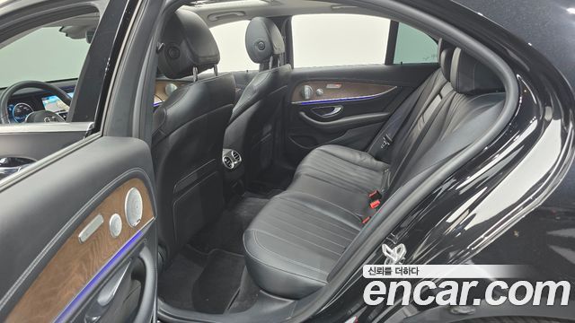 MERCEDES E-Classe W213 E300 4MATIC Exclusive 2020 - photo 17 - Import Corée du Sud | International Cars