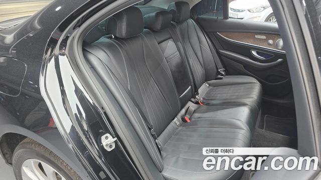 MERCEDES E-Classe W213 E300 4MATIC Exclusive 2020 - photo 18 - Import Corée du Sud | International Cars