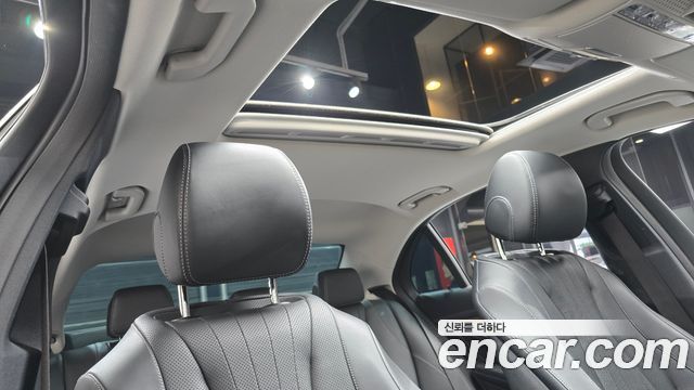 MERCEDES E-Classe W213 E300 4MATIC Exclusive 2020 - photo 25 - Import Corée du Sud | International Cars