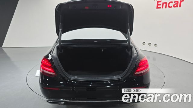 MERCEDES E-Classe W213 E300 4MATIC Exclusive 2020 - photo 27 - Import Corée du Sud | International Cars