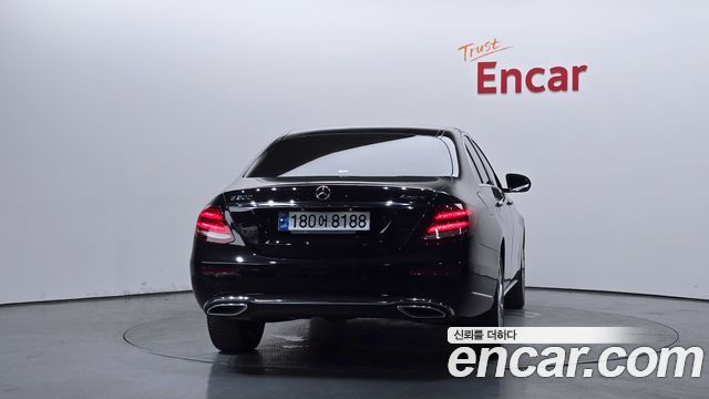 MERCEDES E-Classe W213 E300 4MATIC Exclusive 2020 - photo 4 - Import Corée du Sud | International Cars