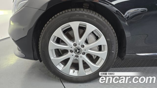 MERCEDES E-Classe W213 E300 4MATIC Exclusive 2020 - photo 5 - Import Corée du Sud | International Cars