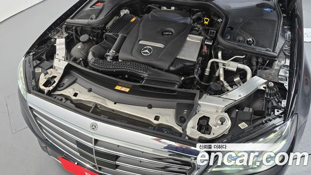 MERCEDES E-Classe W213 E300 4MATIC Exclusive 2020 - photo 6 - Import Corée du Sud | International Cars
