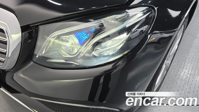 MERCEDES E-Classe W213 E300 4MATIC Exclusive 2020 - photo 8 - Import Corée du Sud | International Cars