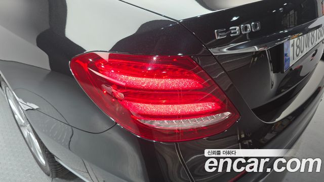 MERCEDES E-Classe W213 E300 4MATIC Exclusive 2020 - photo 9 - Import Corée du Sud | International Cars