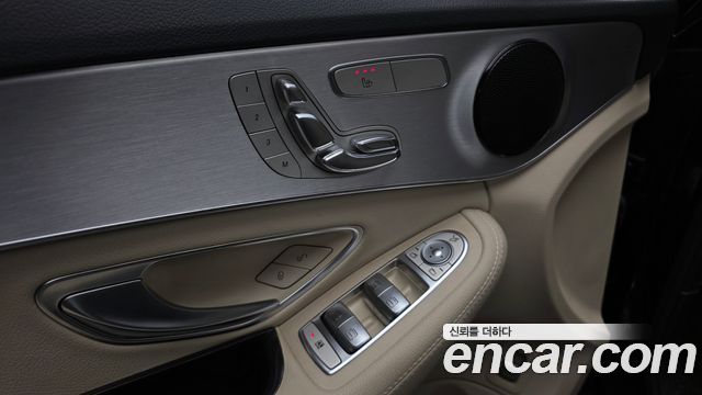 MERCEDES C-Classe W205 C220 d Avantgarde 2017 - photo 18 - Import Corée du Sud | International Cars