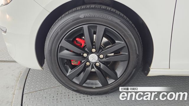 PEUGEOT 308 2세대 1.6 BlueHDi 알뤼르 2015 - photo 5 - Import Corée du Sud | International Cars