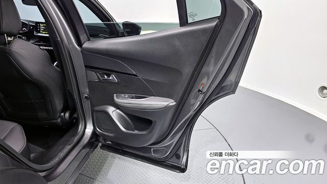 PEUGEOT 2008 2세대 1.5 BlueHDi GT 2023 - photo 15 - Import Corée du Sud | International Cars