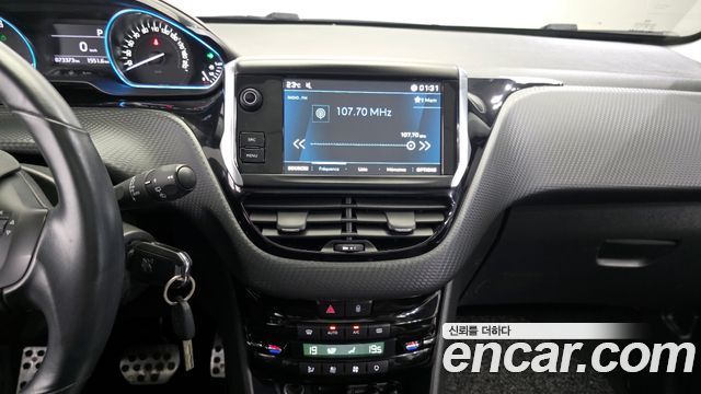 PEUGEOT 2008 1.5 BlueHDi 알뤼르 2019 - photo 20 - Import Corée du Sud | International Cars