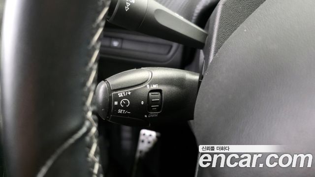 PEUGEOT 2008 1.5 BlueHDi 알뤼르 2019 - photo 25 - Import Corée du Sud | International Cars