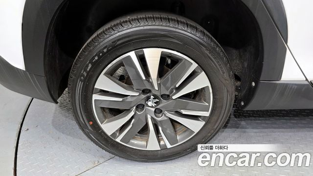 PEUGEOT 2008 1.5 BlueHDi 알뤼르 2019 - photo 5 - Import Corée du Sud | International Cars