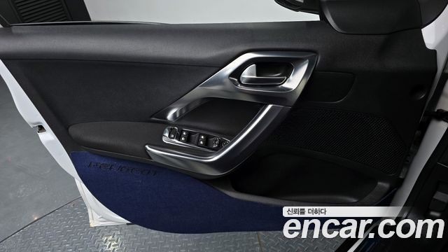 PEUGEOT 2008 1.6 BlueHDi 알뤼르 GC 2018 - photo 13 - Import Corée du Sud | International Cars