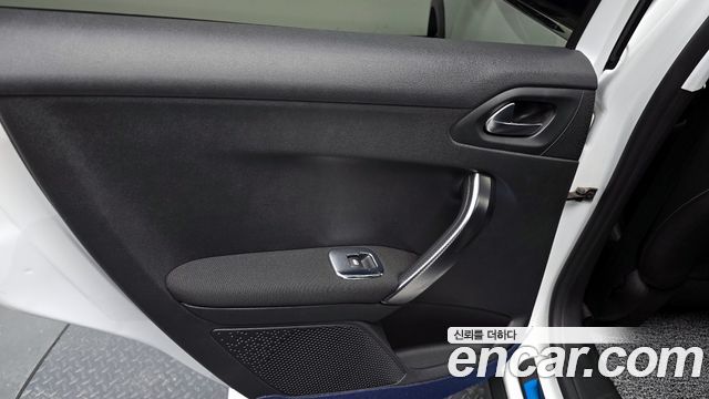 PEUGEOT 2008 1.6 BlueHDi 알뤼르 GC 2018 - photo 14 - Import Corée du Sud | International Cars