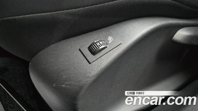 PEUGEOT 2008 1.6 BlueHDi 알뤼르 GC 2018 - photo 23 - Import Corée du Sud | International Cars