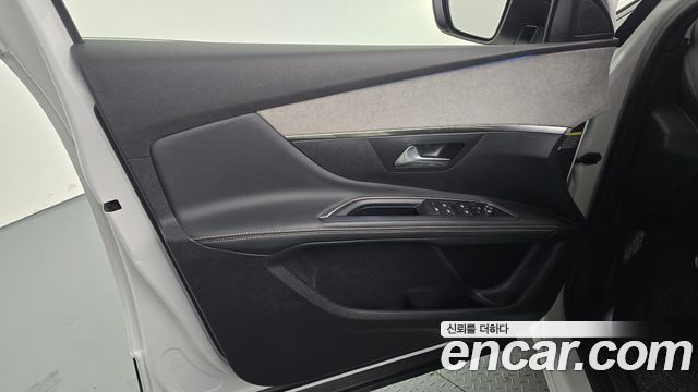 PEUGEOT 5008 2세대 1.2 Pure Tech GT 2022 - photo 14 - Import Corée du Sud | International Cars