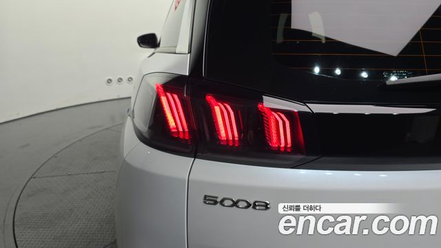 PEUGEOT 5008 2세대 1.2 Pure Tech GT 2022 - photo 9 - Import Corée du Sud | International Cars