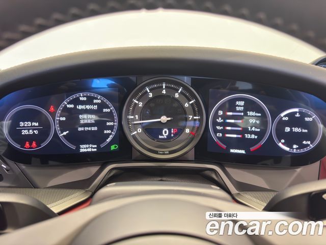 PORSCHE 911 (992) Carrera 4S Cabriolet 2020 - photo 11 - Import Corée du Sud | International Cars