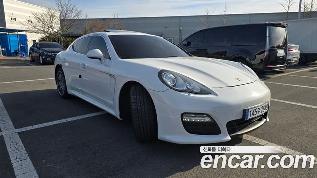 PORSCHE Panamera 4.8 S 2011