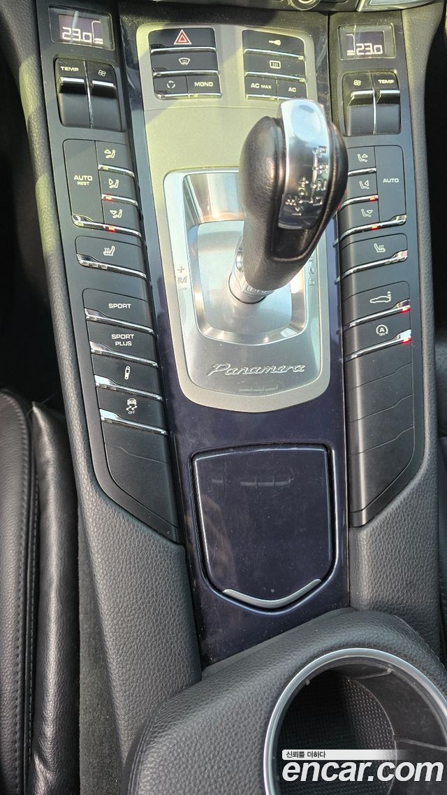 PORSCHE Panamera 4.8 S 2011 - photo 6 - Import Corée du Sud | International Cars