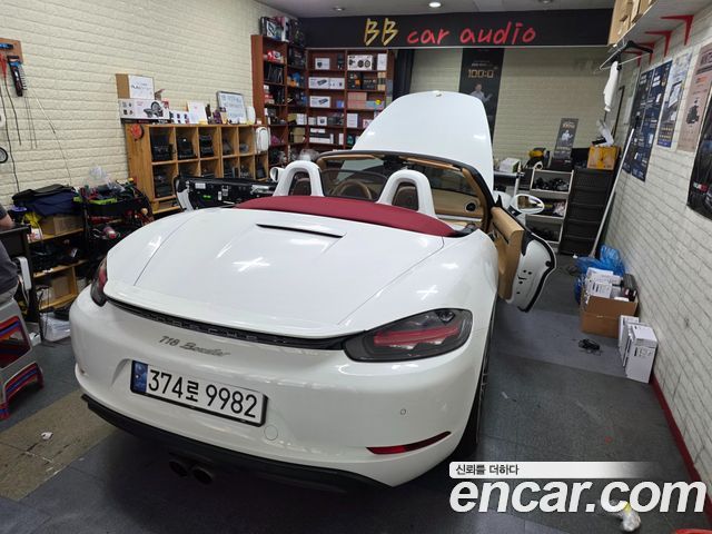 PORSCHE 718 Boxster 2.0 2017 - photo 8 - Import Corée du Sud | International Cars