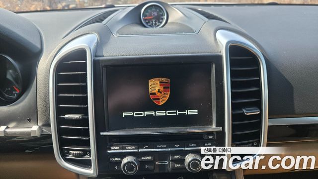 PORSCHE Cayenne 3.0 디젤 플래티넘 Edition 2014 - photo 15 - Import Corée du Sud | International Cars