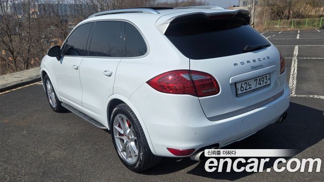 PORSCHE Cayenne 3.0 디젤 플래티넘 Edition 2014 - photo 4 - Import Corée du Sud | International Cars