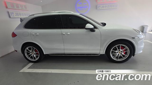 PORSCHE Cayenne 3.0 디젤 플래티넘 Edition 2014 - photo 7 - Import Corée du Sud | International Cars