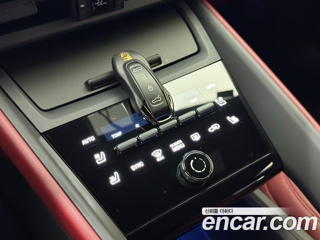 PORSCHE Macan EV 4S 2025 - photo 20 - Import Corée du Sud | International Cars