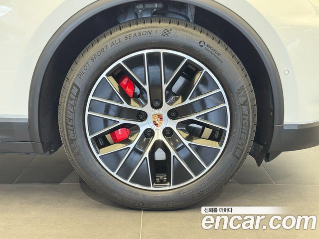 PORSCHE Macan EV 4S 2025 - photo 9 - Import Corée du Sud | International Cars