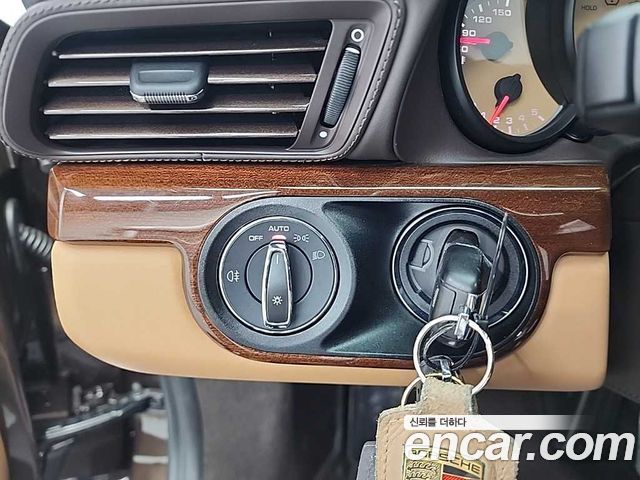 PORSCHE 911 Turbo S Cabriolet 2018 - photo 16 - Import Corée du Sud | International Cars